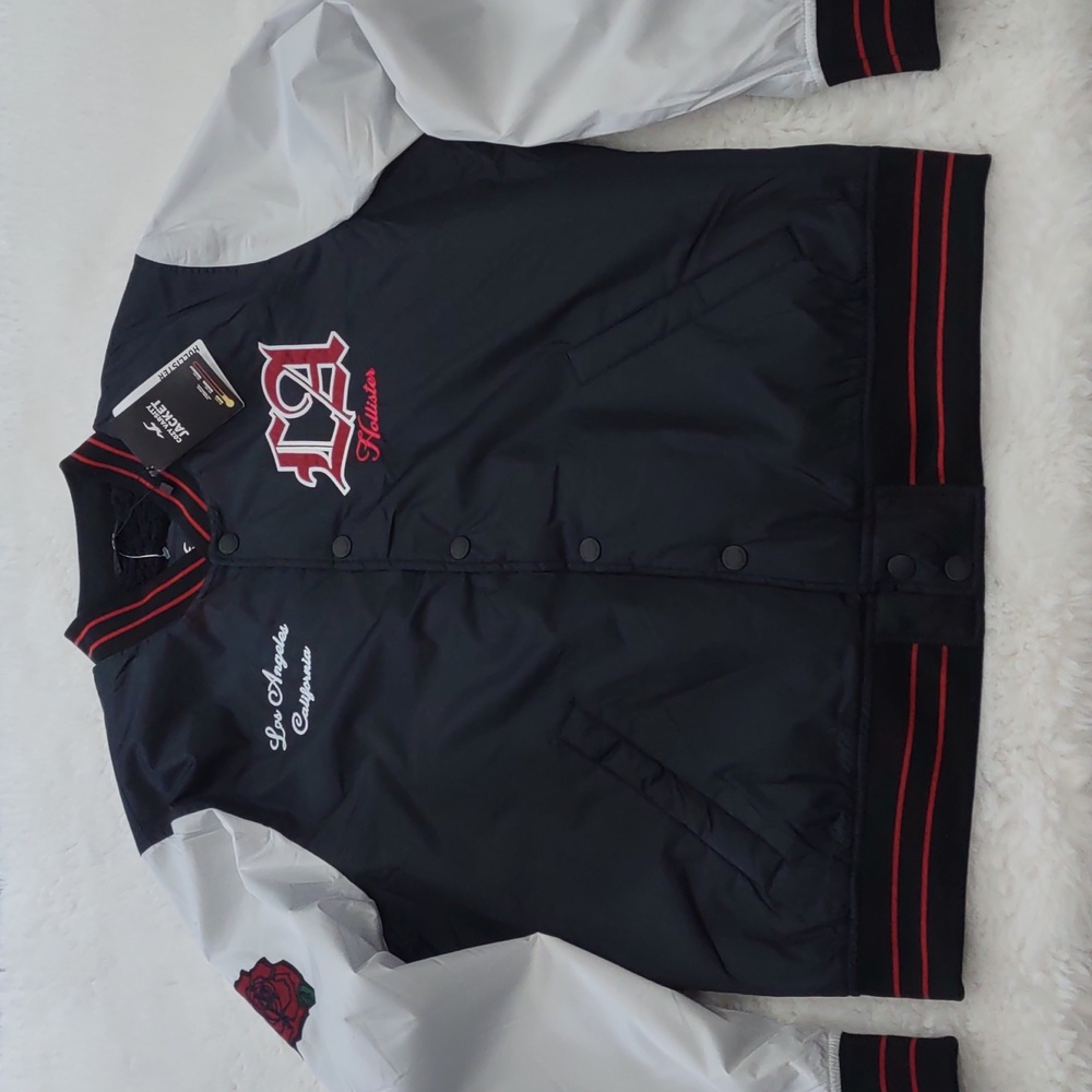 HOLLISTER COZY VARSITY JACKET. - Picture 4 of 17